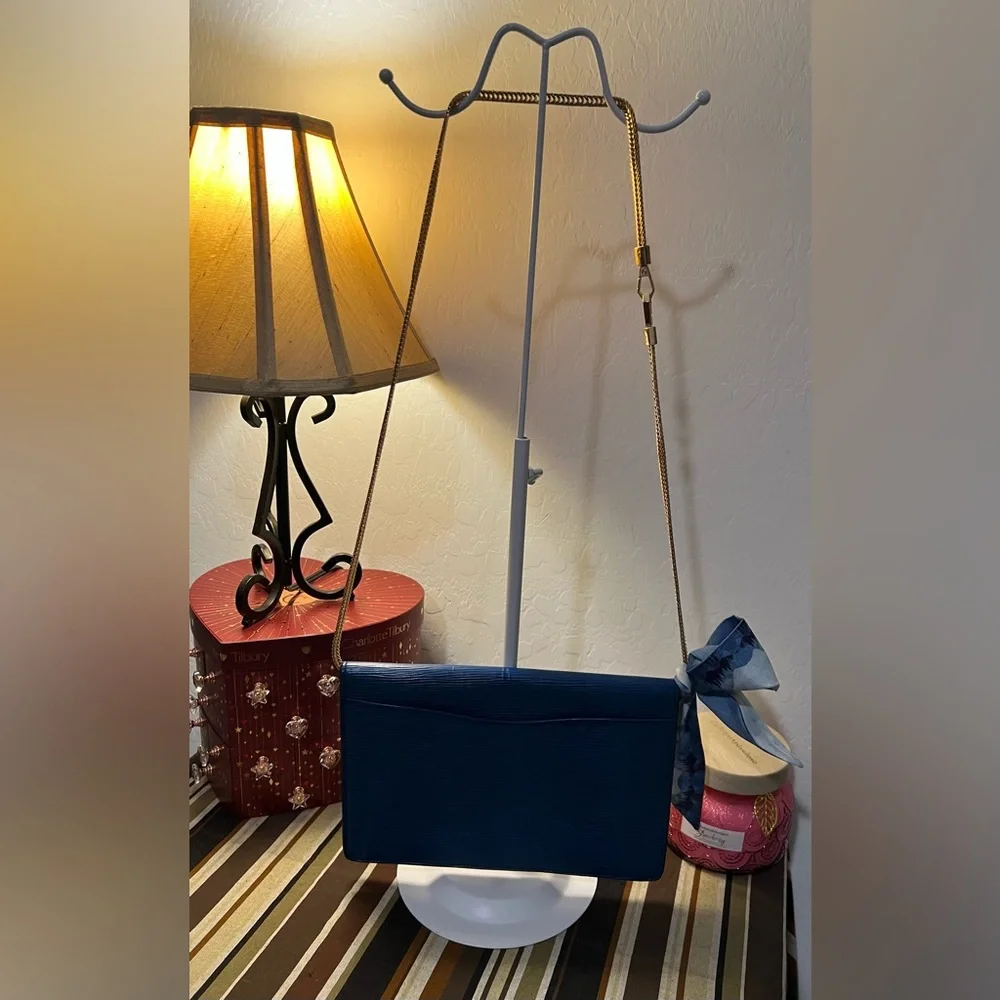 Louis Vuitton Montaigne EPI Clutch w/Coa - Picture 6 of 16